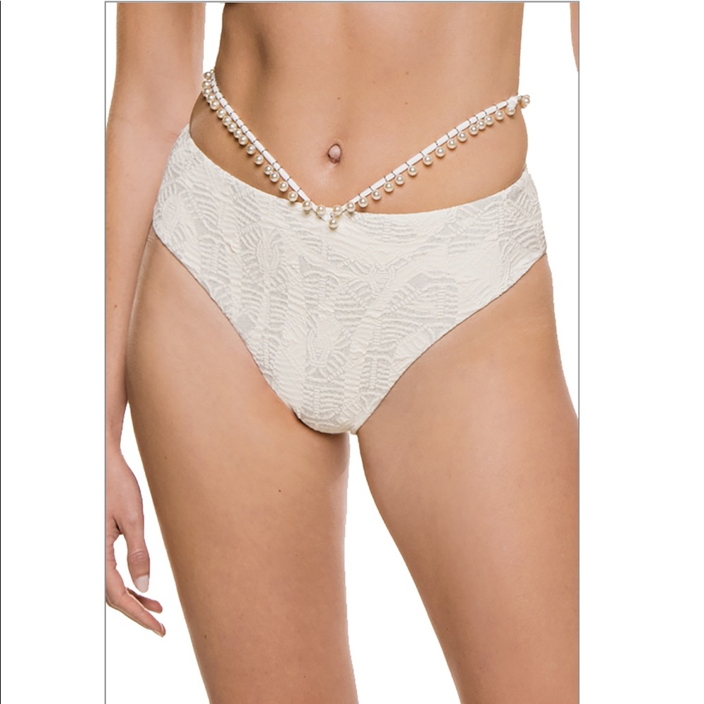 Devon Windsor Esme Bottom
